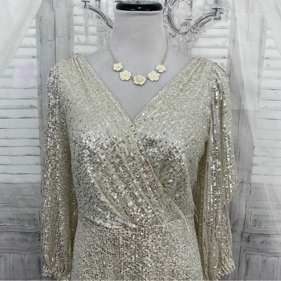 DKNY Size 8 Silver 3/4 Sleeve Sequin Surplice Dress Belted Fit & Flare Cocktail - Picture 2 of 14
